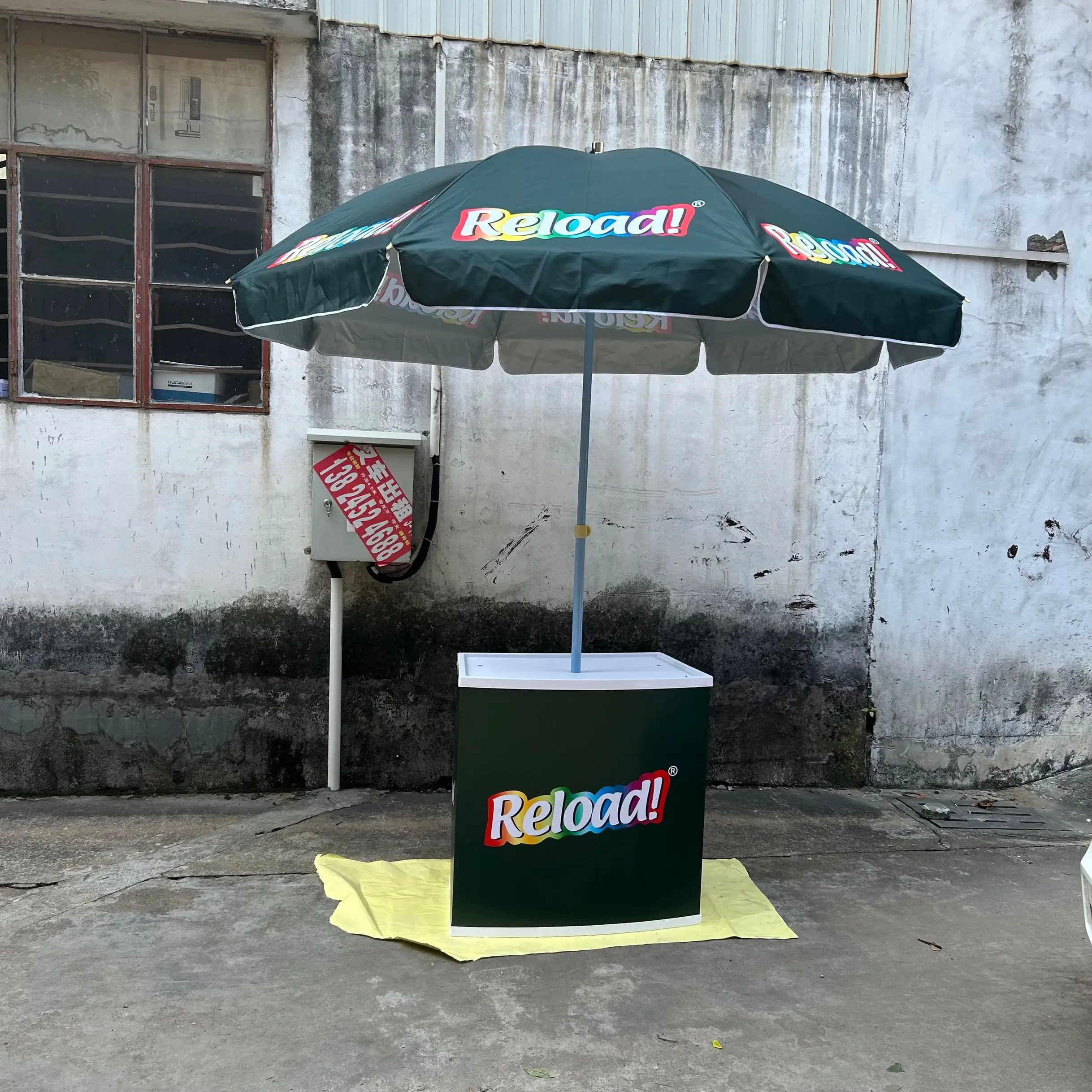 Table de promotion avec parapluie pour stand de promotion extérieur en métal portable