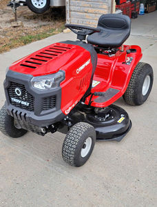 Tracteur à roues Snapper SPX110 Top Garden Machinery, transmission par engrenages, 4 roues motrices, éjection latérale, moteur bicylindre en V, composants principaux du moteur, boîte de vitesses - Product Image 2