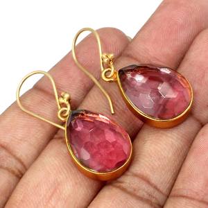 ต่างหูเงินแท้ 925 ชุบทองวินเทจ ประดับพลอยทัวร์มาลีนสีชมพูทรงหยดน้ำ ฝังแบบ Bezel Setting งานแฮนด์เมด ของขวัญ - Product Image 4