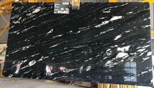 La losa de granito blanco Fusion más exigente en losa de granito de piedra natural para decorar encimera de cocina disponible para exportación - Product Image 2