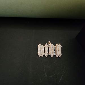 จี้ฮิปฮอปสแตนเลสสตีล DOPE JEWELLS แบบสั่งทำพิเศษ ประดับด้วยมอยส์ซาไนต์ 1.5 กะรัต สำหรับทุกวันพิเศษ - สำหรับทุกเพศ - Product Image 1