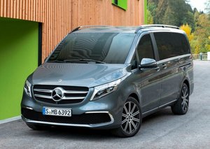 V Class Maybach C-Class hybride FWD d'occasion 2018 avec pneus R17, sièges en cuir - Product Image 2