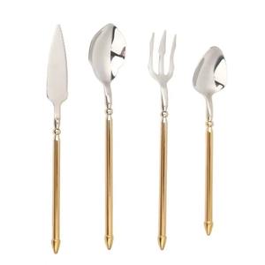 Juego de 4 cubiertos de acero inoxidable Ideal para cocina, mesa, café, hogar, uso diario, cubiertos con mango dorado, acabado plateado - Product Image 1
