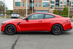 BMW M4 Competition XDrive AWD Coupé 2024, Turbo, Bajo Kilometraje, Caja de Cambios Automática, Volante a la Izquierda, Gasolina, Estado: Como Nuevo - Product Image 2