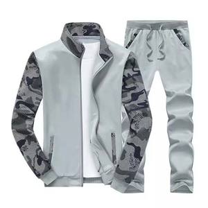 Mejor Venta de calidad superior nuevo diseño 2025 hombres chándal 100% Uso de tela personalizada con etiqueta personalizada y el logotipo de la sublimación chándal - Product Image 1