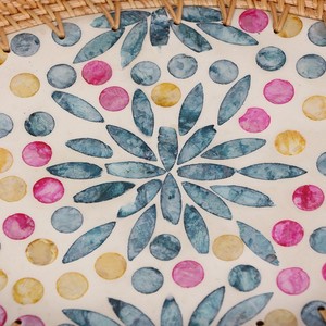 Plateau de service ovale en nacre écologique avec incrustations en rotin, design multicolore pour l'hôtellerie, le stockage, les aliments, les boissons, le café - Product Image 4