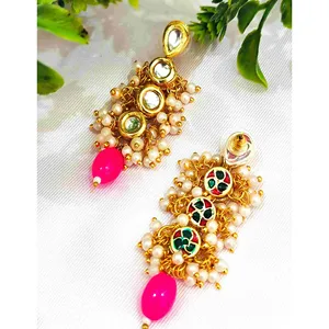 Ensemble de collier à une seule couche en Kundan perlé rose, plaqué or, cuivre et zircon, avec plaque dorée pour mariages ou bijoux raffinés - Product Image 5