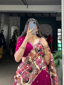 Diseñador Vichitra Silk Lehenga Choli con impresión digital invierno festivo boda Dupatta para pedidos a granel de fiesta - Product Image 2