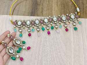 Diseño elegante tradicional de conjunto de collar nupcial de Kundan pesado conjunto de Gargantilla para mujeres niñas para funciones de boda - Product Image 5