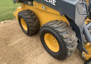 Chargeuse compacte sur pneus John Deere 334 P 2024 avec moteur Kubota, pompe et boîte de vitesses haute performance à vendre - Product Image 6