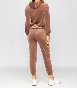 Vente chaude nouvelle mode solide motif respirant femmes velours survêtement grande taille vêtements actifs pour l'hiver prix de gros - Product Image 3