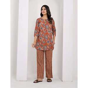 Conjunto de Dos Piezas de Algodón con Estampado de Flores Rojas, Manga Tres Cuartos, Tallas XXS a 2XL - Product Image 3