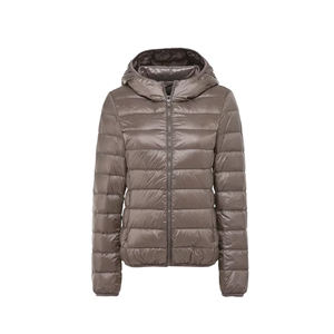 Dernier modèle Veste d'hiver matelassée en duvet, chaude et à capuche, en coton, vente en gros à prix réduit, veste personnalisée et rembourrée pour femmes du Bangladesh - Product Image 4