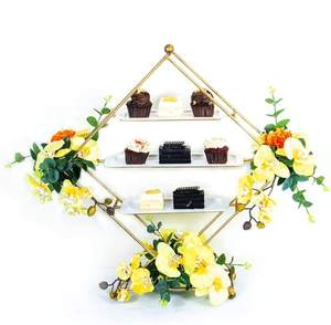 Exclusivo Soporte Redondo de Metal de 3 Niveles para Tartas, Soporte de Metal Blanco Desgastado con Corona, Exhibición de Postres Estilo Granja - Product Image 2