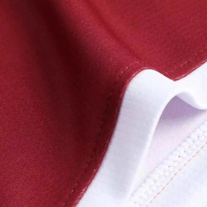 Uniforme de basket-ball d'été respirant personnalisable en gros pour les équipes universitaires - Maillot d'entraînement avec logo et couleurs personnalisés - Product Image 4