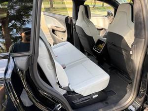 SUV Grand Touring d'occasion 2026 avec batterie au lithium, cuir foncé, transmission intégrale, double charge rapide électrique, jantes R18, toit ouvrant panoramique – Prêt à l'emploi - Product Image 5