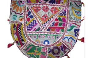 Pochette en coton tribal Banjara de grande capacité avec broderie multicolore et fermeture à glissière pour vêtements ethniques ou de fête - Product Image 5