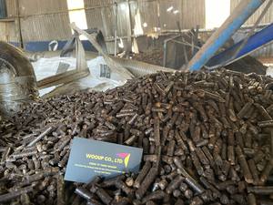 100% Déchets Agricoles Naturels Bois de Pin Couleur Très Foncé Bio Carburant Alternative Granulés de Bois Option Économique WOOUP Marque 2 - Product Image 4