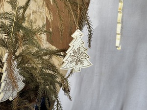 Bola de Navidad blanca y dorada de 8 cm y adornos de árbol Decoración de árbol colgante festiva para la temporada - Product Image 2