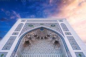 Façade de mosquée en marbre blanc sculpté à la main avec des motifs floraux et géométriques islamiques en pierre pour l'architecture religieuse - Product Image 5