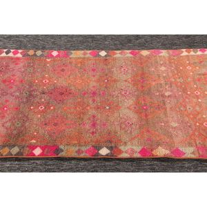 Tapis de 2,6 x 9,5 pieds, tapis turc vintage, tapis géométrique rose Herki - Product Image 5