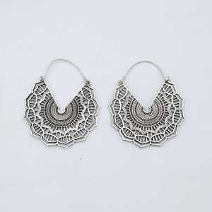 Pendientes de Aro con Mandala Tribal, Pendientes de Plata 925 para Mujer, Acabado en Plata Oxidada, Joyería Floral, Pendientes al por Mayor - Product Image 1