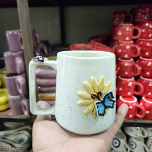 Tasse en céramique papillon fabriquée à la main tasse à café au micro-ondes pour la maison et le bureau cadeau de poterie unique 350 ml - Product Image 4