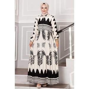 Robe Hijab en Viscose à Demi Boutonnée à Motifs de Paume Écru - Product Image 5