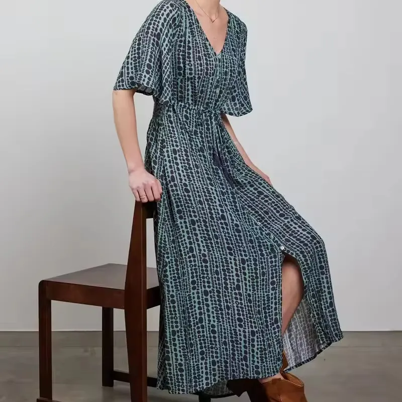 شركة مصنعة للملابس فستان نمط قميص كاجوال بطباعة صيفية لإعطائك إطلالة أنيقة وراقية هذا الصيف