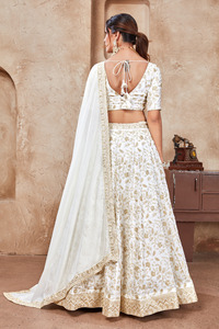 Vente à l'exportation de faux classique Georgette Lehenga Choli avec filetage et élégant Dupatta pour l'approvisionnement mondial de l'Inde - Product Image 3