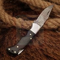 Couteau à lame fixe fait à la main manche en corne de vache traversin en laiton acier damas 1095C 15n20 pour Camping survie EDC OEM personnalisable