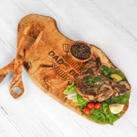 Tabla de Cortar Rústica Hecha a Mano de Madera de Olivo Marrón Dorado Africano ArtisRaw, Personalizada, con Diseño Tallado, para Navidad o Barbacoa