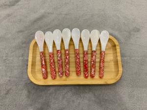 Un diseño impresionante Cuchara de nácar blanca Cuchara de caviar Cuchara de ostra Mezcla de concha de abulón Tamaño 6-12cm - Product Image 4