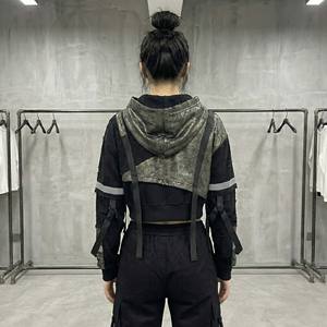 Sudadera con Capucha para Mujer, Estilo Urbano Vanguardista, Tejido French Terry Grueso, Diseño Desgastado, con Logotipo Frontal Bordado en 3D - Product Image 2