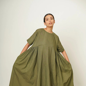 Robe longue en coton avec poches, tenue décontractée, essentielle pour les vacances, robe froncée bohème confortable de tous les jours - Product Image 1