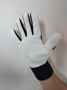 Guantes de Bateo de Béisbol de Bambú Dinámicos con Agarre Táctil en la Palma y Ajuste Transpirable para Acción en Juegos Competitivos - Product Image 5