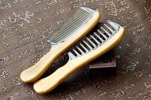 Handmade Modern Waterproof Natural Horn Wide Tooth Christmas <b>Hair</b> <b>Comb</b> - Product Image 5