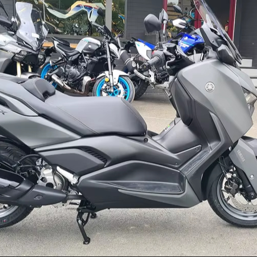Yamaha XMAX 300 Ultimate Scooter Performance Style