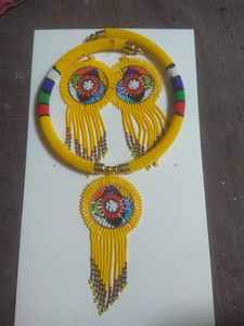 Colliers câblés en laiton sur mesure avec pendentifs coquillages cauris idéaux pour les créateurs et revendeurs de bijoux africains - Product Image 2