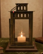 Ensemble de lanternes élégantes en fer doré faites à la main pour le jardin, avec finition antique en laiton, décoration durable pour la maison