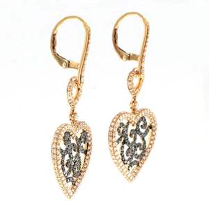 Boucles d'oreilles en forme de coeur avec diamant noir et blanc pour femme - Product Image 1