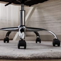 Chaise de bureau de maquillage en fausse fourrure rembourrée à hauteur réglable Fauteuil de loisirs moderne pivotant et moelleux avec roues
