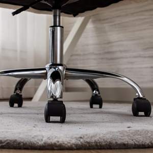 Sedia da <span class=keywords><strong>scrivania</strong></span> imbottita in pelliccia sintetica regolabile in altezza Fuzzy comoda <span class=keywords><strong>poltrona</strong></span> girevole moderna per il tempo libero <span class=keywords><strong>con</strong></span> ruote - Product Image 6