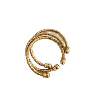 Brazalete de LATÓN Brazalete martillado para damas Delicadeza y atractivo Nuestro diseño único de puños y pulsera - Product Image 5