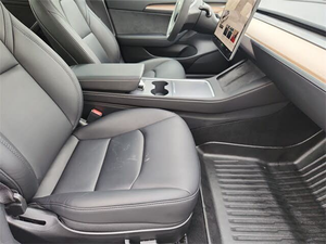 Tesla Model 3 berline électrique 2024, propulsion arrière, 5 places, phares LED, toit ouvrant panoramique, transmission automatique, intérieur en cuir - Product Image 5