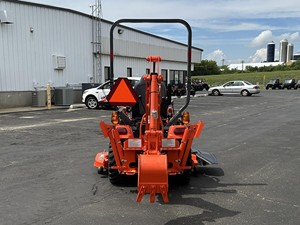 Tracteur de jardin Kubota L4340 4x4 avec chargeur frontal et pelle arrière, couleur rouge, tracteur multifonctionnel sur roues - Product Image 2
