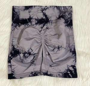 Short de yoga personnalisé pour femmes Taille élastique avec motif solide Pantalon de style sportif en nylon et élasthanne Tailles personnalisées - Product Image 5