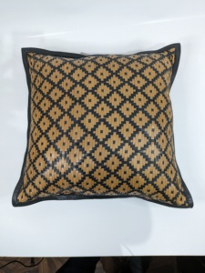 Venta al por mayor 2024 Venta caliente hecha a mano trenzada de cuero genuino funda de almohada Color sólido hecho negro y marrón cojines para el hogar - Product Image 3