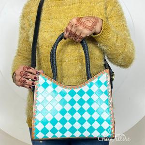 Bolso de Mano Cruzado de Cuero Hecho a Mano de Moda 2025, Bolso de Hombro con Diseño a Cuadros Turquesa y Blanco para Mujer - Product Image 1