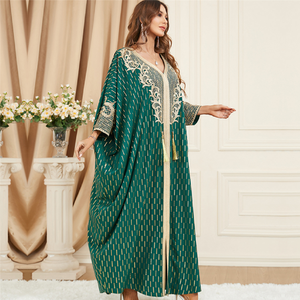 Robes maxi arabes toutes saisons conçues pour le confort et l'élégance dans les collections d'usure modestes maintenant disponibles aux tarifs de gros - Product Image 3